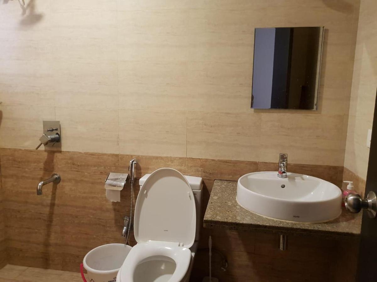 Ronnie'S Studio Apartment アーポラ エクステリア 写真